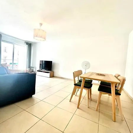 Plaza One Bedroom With Ac アンティーブ