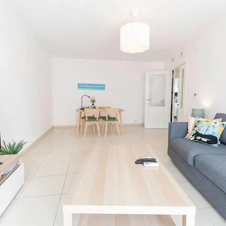 Plaza One Bedroom With Ac * アンティーブ