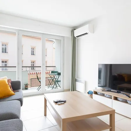 Plaza One-bedroom With Ac