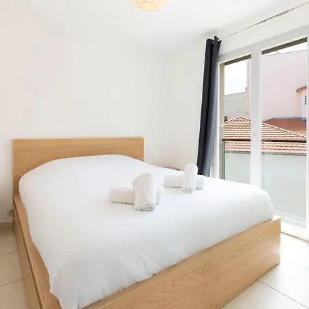 Сasa de vacaciones Plaza One-bedroom With Ac Antibes